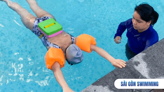 Hình ảnh học viên học bơi giảm cân buổi 2 tại Sài Gòn Swimming